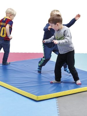 Leikmotta 200 x 150 x 6 cm. Blá með gulum kanti.