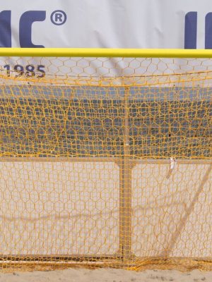 Strandhandboltamark. Dýpt að ofan: 80 cm, dýpt að neðan: 100 cm.