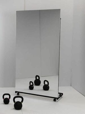 Speglaveggur á hjólum