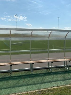 Leikmannaklefi Leikjarými 10-11 manns Breidd: 500 cm