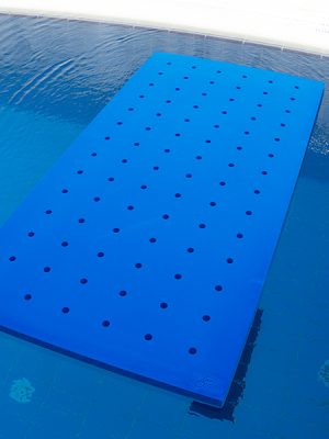 Götóttar fljótandi mottur