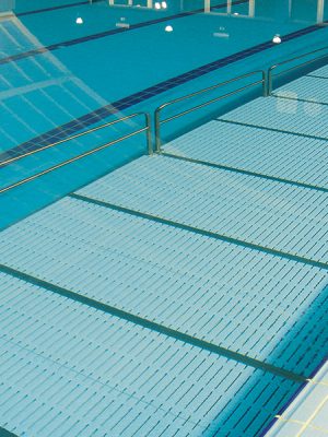 Færanlegt gólf til að minnka dýpt sundlaugarinnar